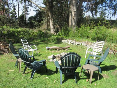 Sandy Clove Cottage creates a private getaway with nature in Fortt Bragg.