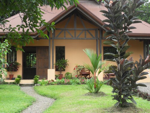 Privé, maison calme dans le meilleur quartier de La Fortuna, près des sources chaudes!