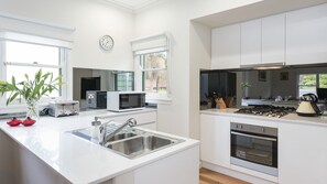 Fridge, microwave, oven, stovetop - Hillside House - holiday home (Blackburn)