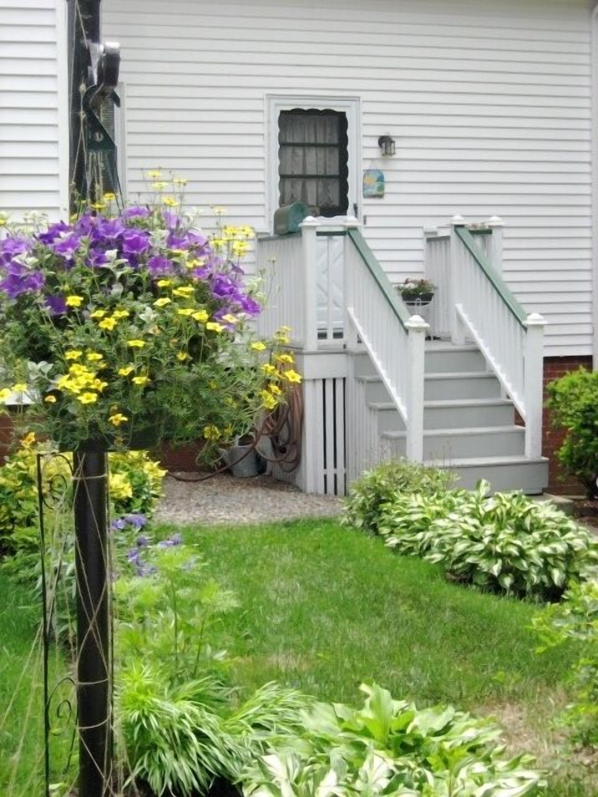 Charming  cottage apartment close to the beach