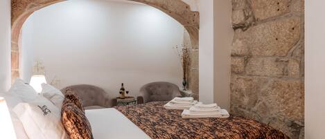 2 chambres, fer et planche à repasser, Wi-Fi gratuit, draps fournis