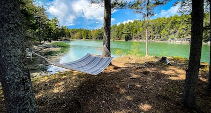 Cove Cottage: Quietly Nestled Between The Pines Of Tranquil Seavey Cove