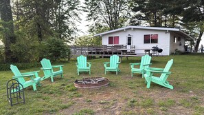 Outdoor dining - Herons Nest at Viewpoint Beach channel on Magician Lake, Sister Lakes, MI 49047 (Sister Lakes)