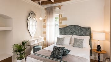 2 quartos, ferros/tábuas de passar roupa, berço de viagem