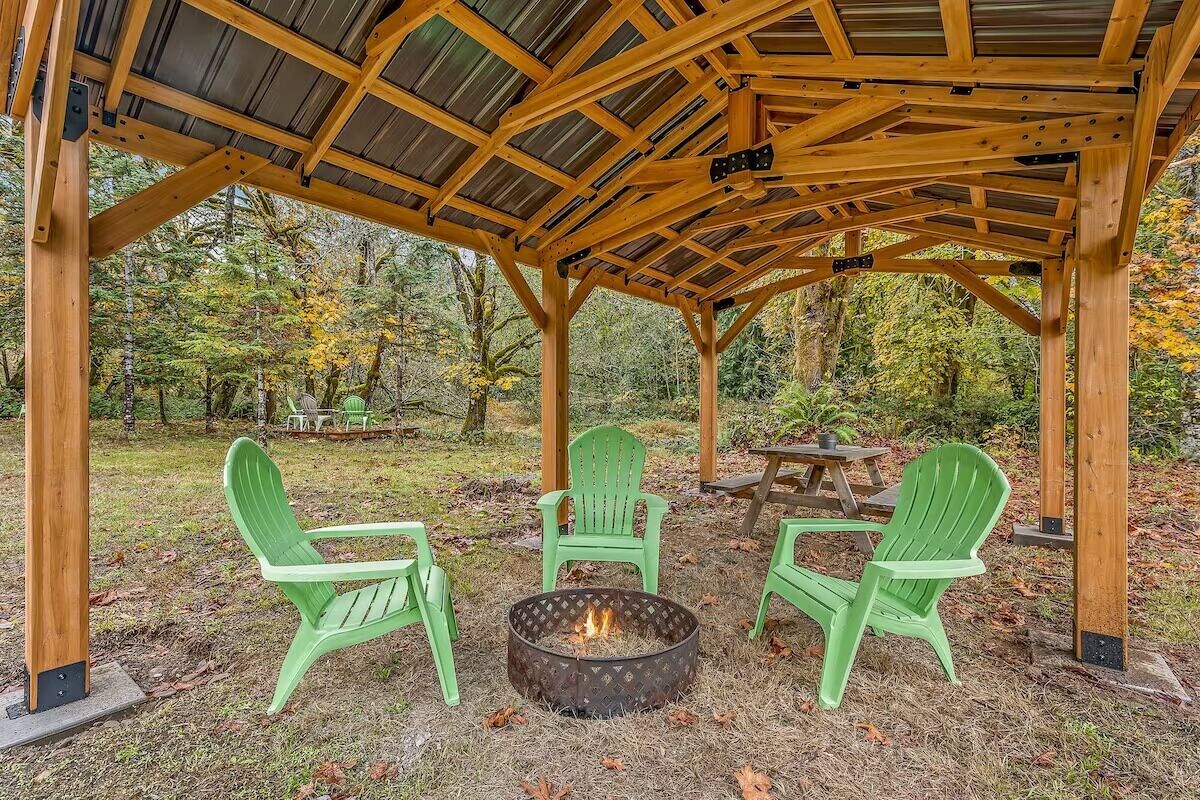 Bright and Colorful Tiny Home for Two Unique Northwest Vacation Rentals Reviews, Deals