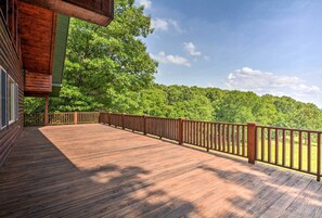 Terrace/patio - Spacious Log Cabin in Fairland, 1 Mi to Grand Lake (Fairland)