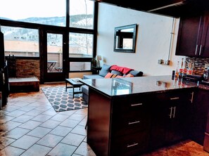TV, fireplace, Netflix, Hulu - Vail Slope-View Modern Loft: Easy Access To Vail Village (Vail)