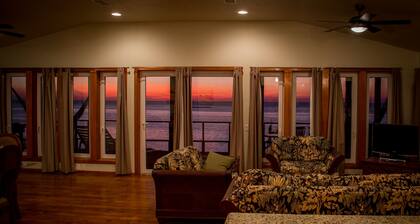 Beachfront! Diving, Snorkeling, Kayaking on site. Turtle Casa, ENTIRE VILLA!!