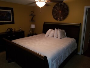 3 室のベッドルーム、アイロン / アイロン台、WiFi、ベッドシーツ