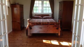 2 bedrooms, iron/ironing board, WiFi, wheelchair access