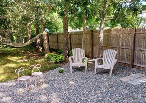 Property grounds - BEAUTIFUL HOME & PROPERTY CONVENIENT TO NANTUCKET SOUND AND CAPE COD BAY BEACHES (Yarmouth)