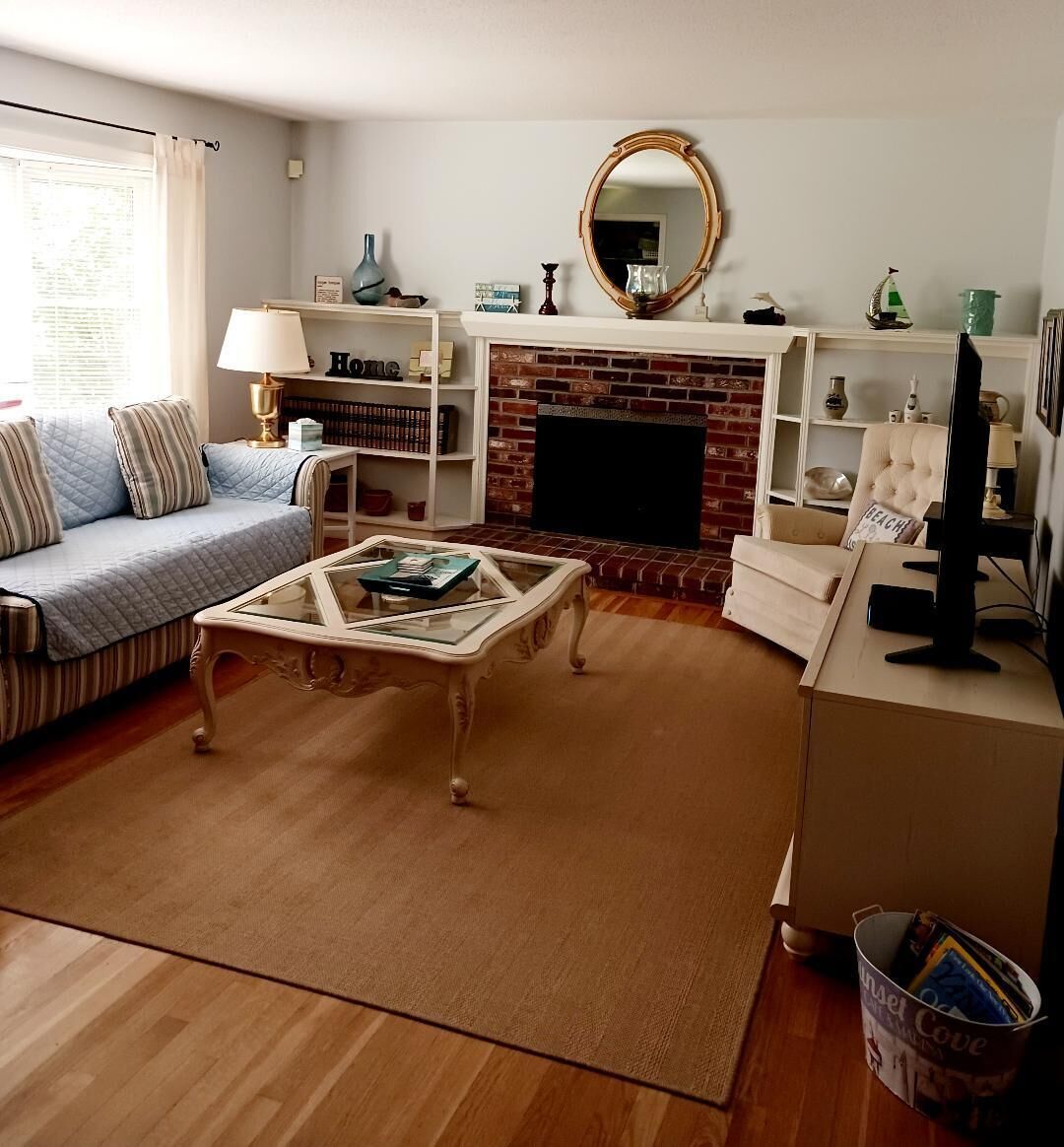 BEAUTIFUL HOME & PROPERTY CONVENIENT TO NANTUCKET SOUND AND CAPE COD BAY BEACHES