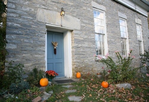 Charming historic cottage on scenic road to Mt. Greylock
