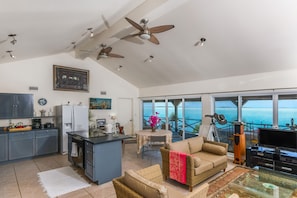 Smart TV, books - Bonefish Bella Vista, entire house on the beach (Georgetown)