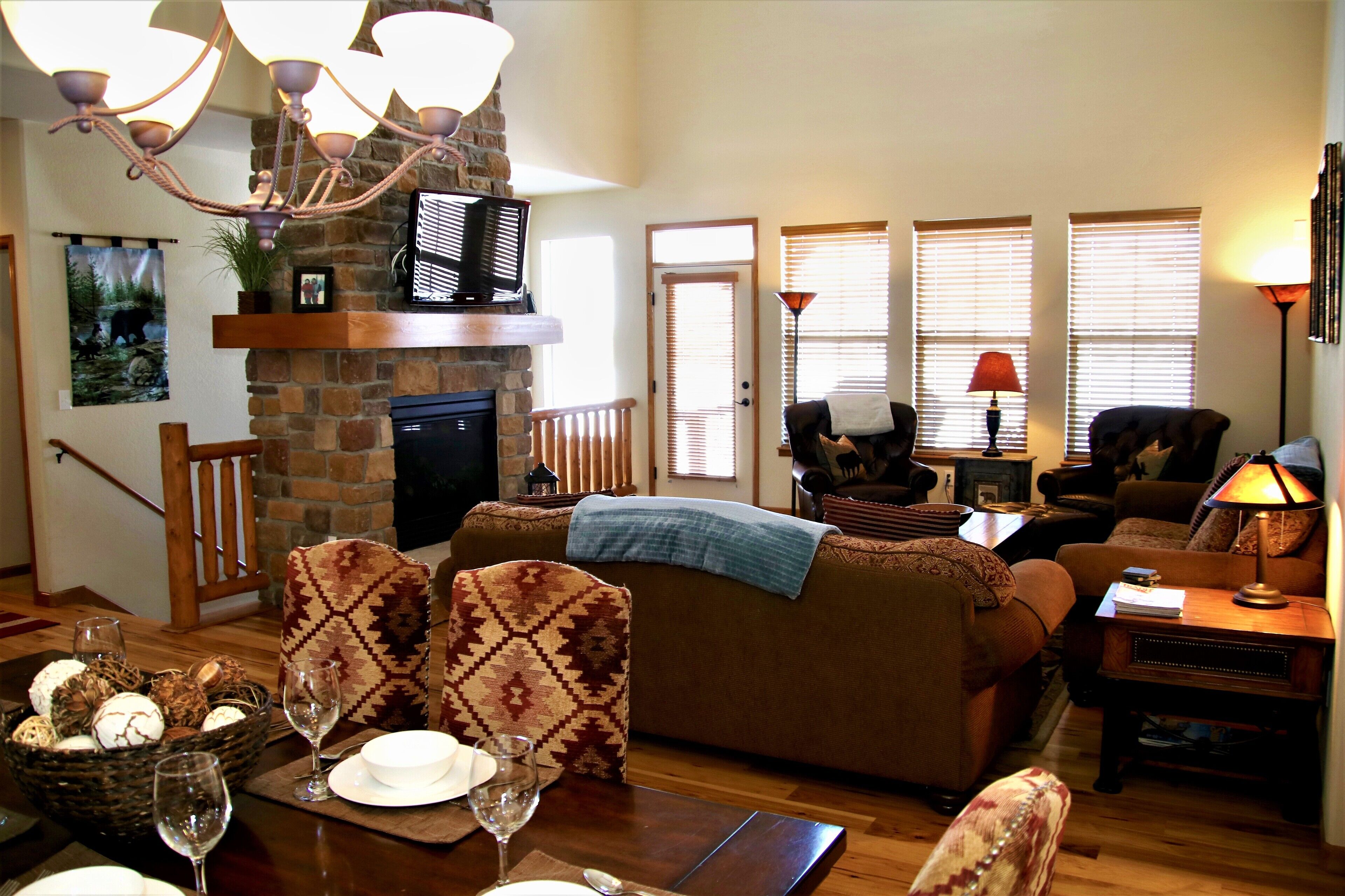 Smart TV, fireplace, video games, DVD player