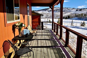 Outdoor dining - Luxurious 3br/3ba house 4 blks 2 Granby Rnch,xbox,foosball,2Kng bd,bunk beds F/T (Granby)