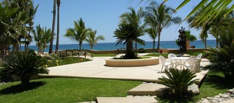 La Jolla De Los Cabos on the ocean!