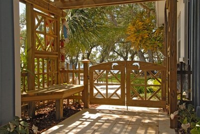 Magical Waterfront Home, Sunsets,Guest House, Beach, Dock, game room, Playground