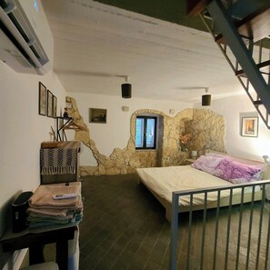 2 عدّة غرف نوم وواي فاي وملاءات أسرّة