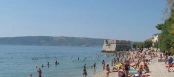 Stenen huis aan de Riva in Kastel Novi