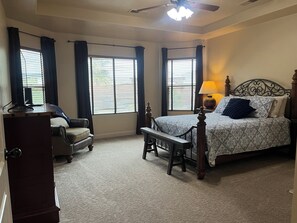 5 bedrooms, iron/ironing board, free WiFi, bed sheets