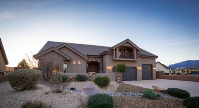 Spacious 3000 sq ft Home Parking galore Next to Sand Hollow Reservoir A+location