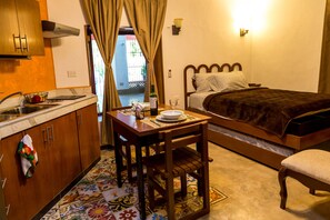 Iron/ironing board, free WiFi, bed sheets