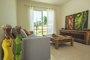 TV, music library, video library - Manga Verde Beach 02: Garden and Beach view H (Itamaraca)