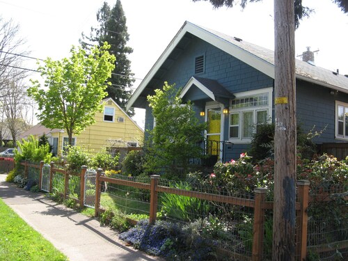 Location! Location! Location! Easy access to everything Eugene, arts to outdoors