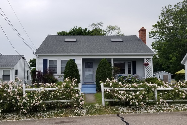 9 Desano Dr. Adorable Beach Cottage at Scarborough Beach