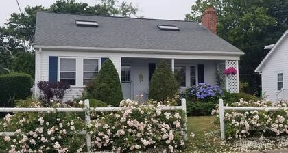 SOLO DISPONIBLE: Beach Cottage 8/17 a 8/24 Walk to Beach 4 bedrm PERROS OK!