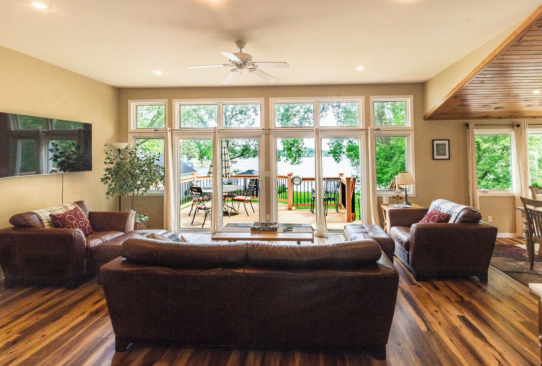 TV, DVD-spiller, bøker og filmbibliotek