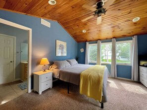 3 bedrooms, in-room safe, free WiFi, bed sheets - Beautiful lakefront, family-friendly! (Hustisford)