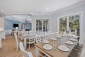 Dining - Southern Bliss on HHI: 10 Bedroom-Pool/Elevator/Palmetto Dunes Resort (Hilton Head Island)