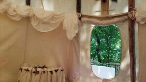 A room with a large window, a red patterned carpet, and a white curtain. - ❤️ THE MAGIC TIPI RETREAT (Park Hills)