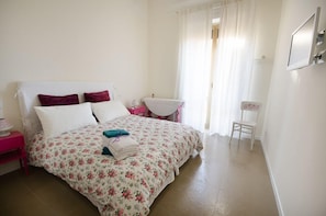 2 camere, una cassaforte in camera, una scrivania, ferro/asse da stiro