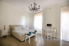 2 bedrooms, in-room safe, desk, iron/ironing board