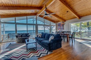 Smart TV, chimenea