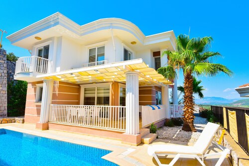 Wunderschöne Villa mit privatem Pool und herrlichem Blick, begehbar zu Sarigerme