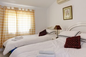 4 bedrooms, iron/ironing board, free WiFi, bed sheets