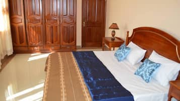 6 chambres, coffres-forts dans les chambres, fer et planche Ă  repasser
