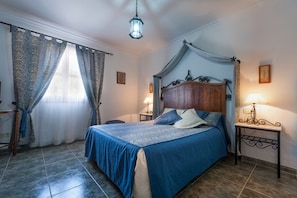 4 bedrooms, in-room safe, iron/ironing board, free WiFi