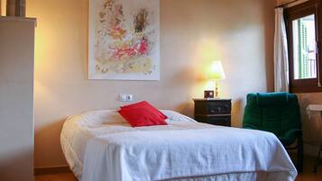 3 slaapkamers, een bureau, gratis wifi, beddengoed