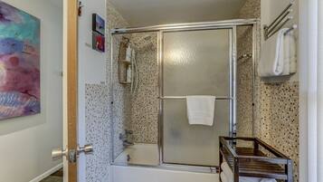Combined shower/bathtub, hair dryer, towels, soap