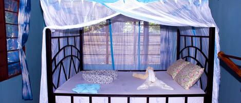 5 bedrooms, WiFi, bed sheets, wheelchair access