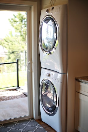 Interior - Luxury suite with kitchen, trails and lovely view (Colorado Springs)