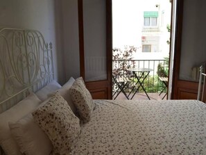 3 bedrooms, iron/ironing board, internet