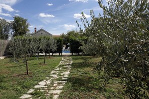 Property grounds - Villa Fuma is located in the village Stranici kod Lovreca, Vrsar area. (Stranici kod Lovreca)