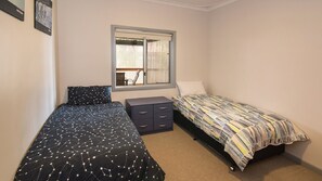 4 habitaciones, tabla de planchar con plancha, cuna de viaje y wifi