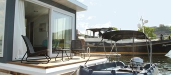 Private island: enjoy the atmosphere on the water and historic Maastricht